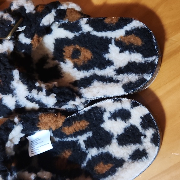 Fuzzy Leopard Birkenstock Wannabes 🖤 - Picture 9 of 10
